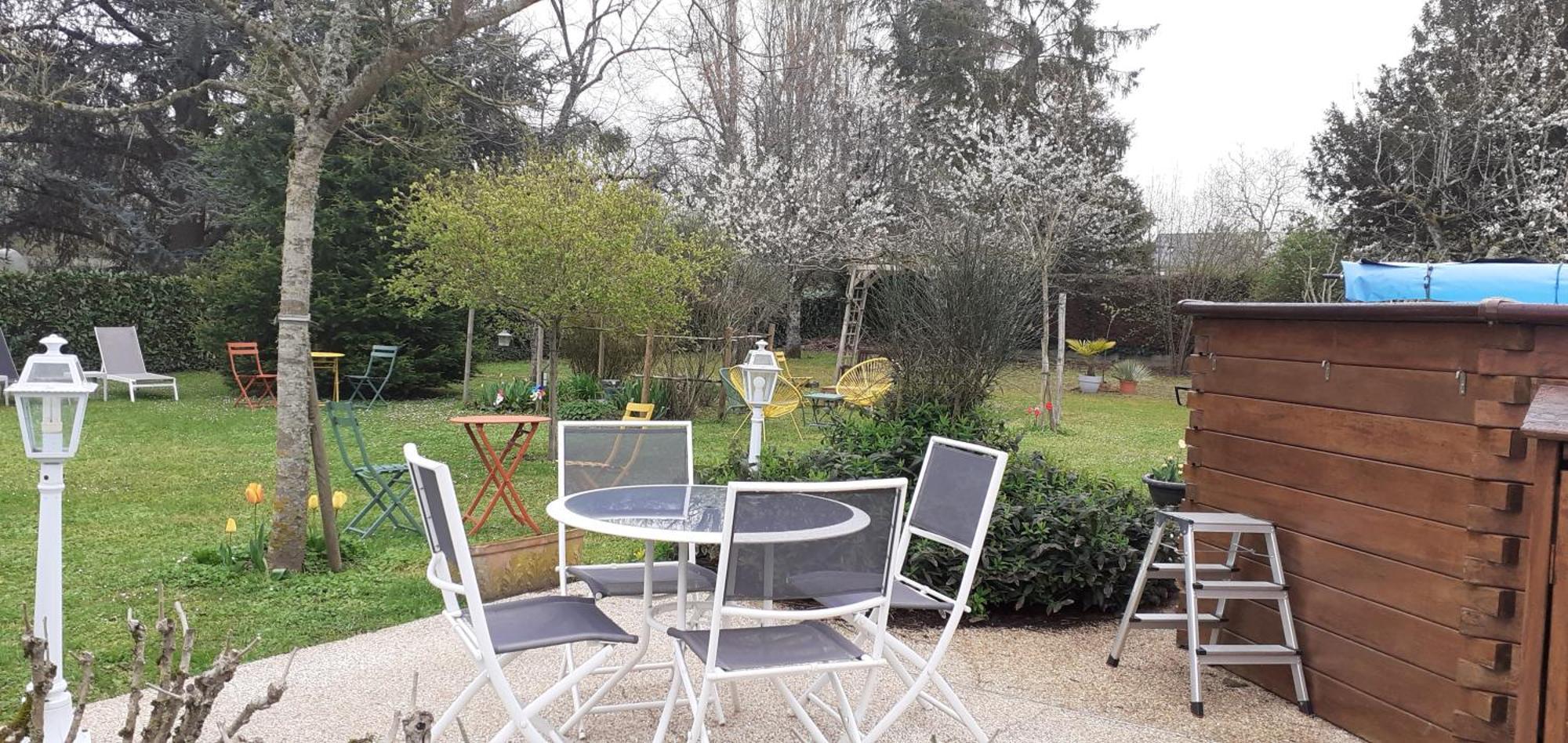 Le Jardin De Josseline Hotel Amboise Bagian luar foto